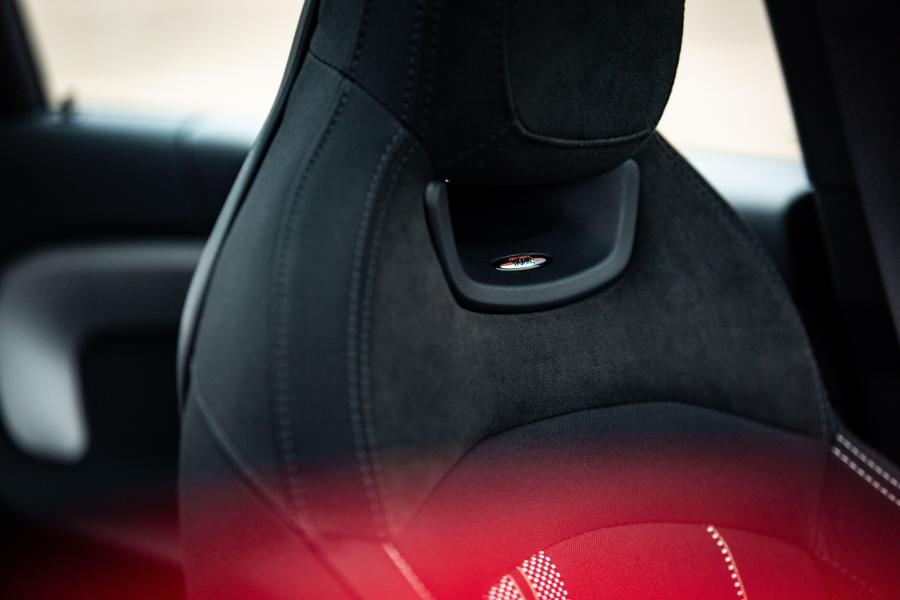 Детали интерьера Mini John Cooper Works Countryman (F60) 2017 года  (NA) (фото 29 из 40)